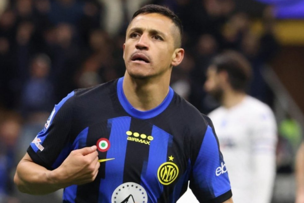 Primer plano de Alexis Sánchez con camiseta del Inter de Milán