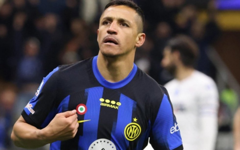 Primer plano de Alexis Sánchez con camiseta del Inter de Milán