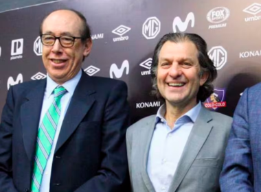 Primer plano al rostro sonriente de Alfredo Stöhwing y Aníbal Mosa, directores de Blanco y Negro durante la temporada 2024.