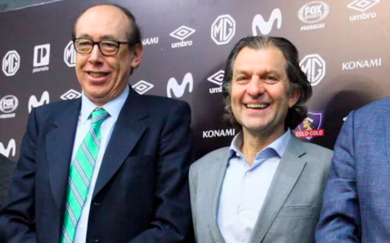 Primer plano al rostro sonriente de Alfredo Stöhwing y Aníbal Mosa, directores de Blanco y Negro durante la temporada 2024.