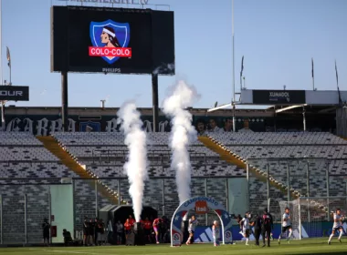 Foto al sector norte del Estadio Monumental con las galerías totalmente vacías mientras sale el equipo de Colo-Colo al terreno de juego para un compromiso por el Campeonato Nacional 2024.