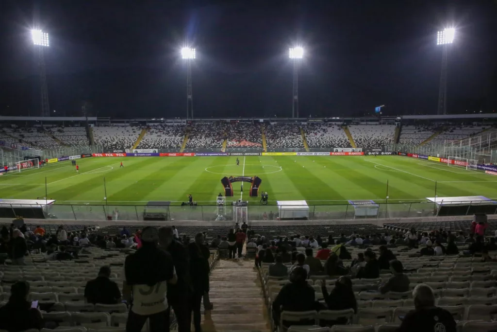 Estadio Monumental desde el Sector Océano en el duelo de Colo-Colo vs Cerro Porteño.