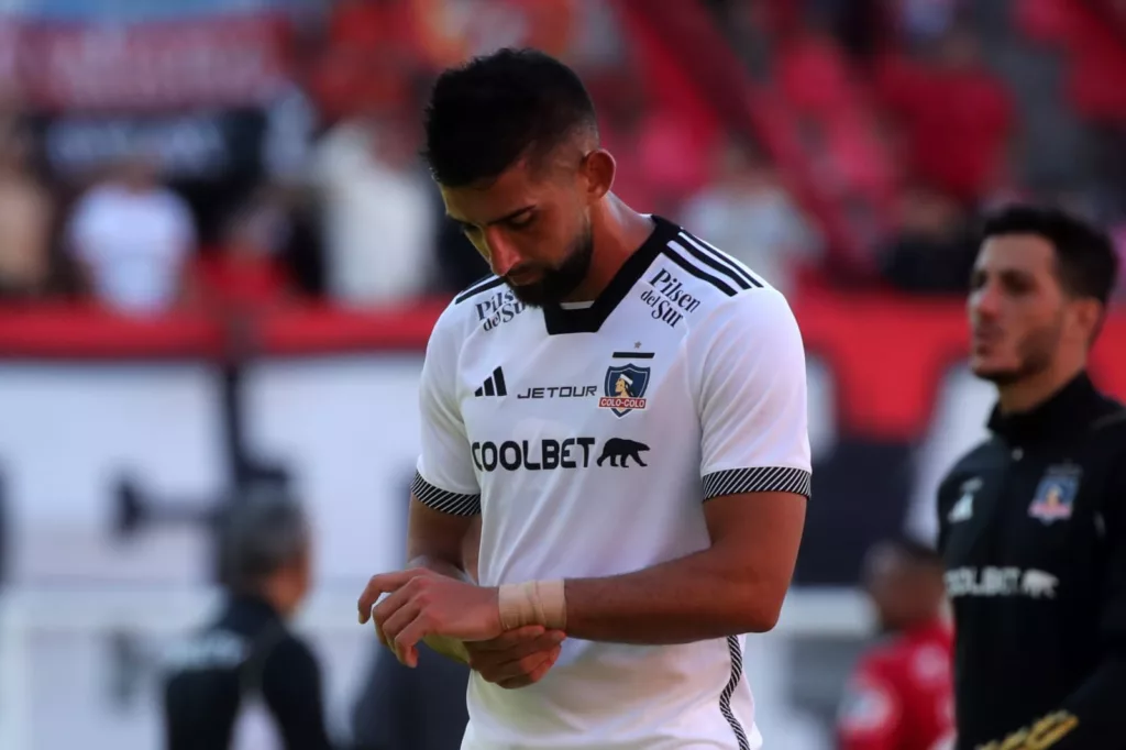 Emiliano Amor con cara de tristeza tras la derrota ante Ñublense.