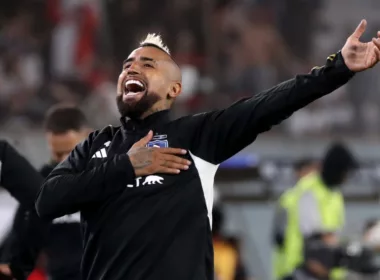 Arturo Vidal celebrando un gol con Colo-Colo en Copa Libertadores.