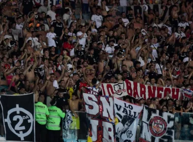 Hinchas de Colo-Colo en el Estadio Maracaná en el partido frente a Fluminense.