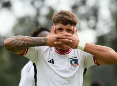 Primer plano a Danilo Saavedra celebrando un gol con Colo-Colo Sub-18