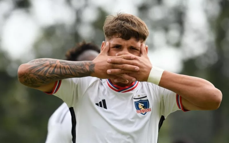 Primer plano a Danilo Saavedra celebrando un gol con Colo-Colo Sub-18