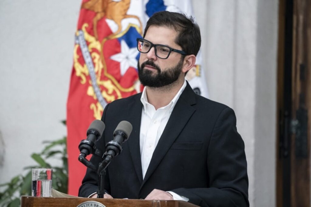 Primer plano a Gabriel Boric en el Palacio de La Moneda.