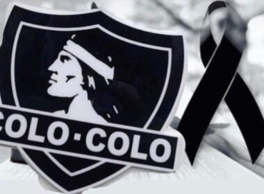 Luto junto al escudo de Colo-Colo