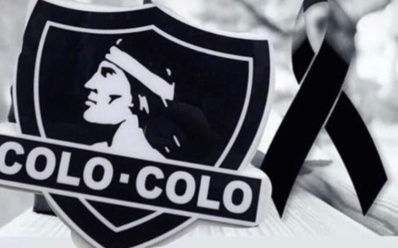 Luto junto al escudo de Colo-Colo