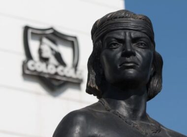 Estatua de un Indio Estadio Monumental
