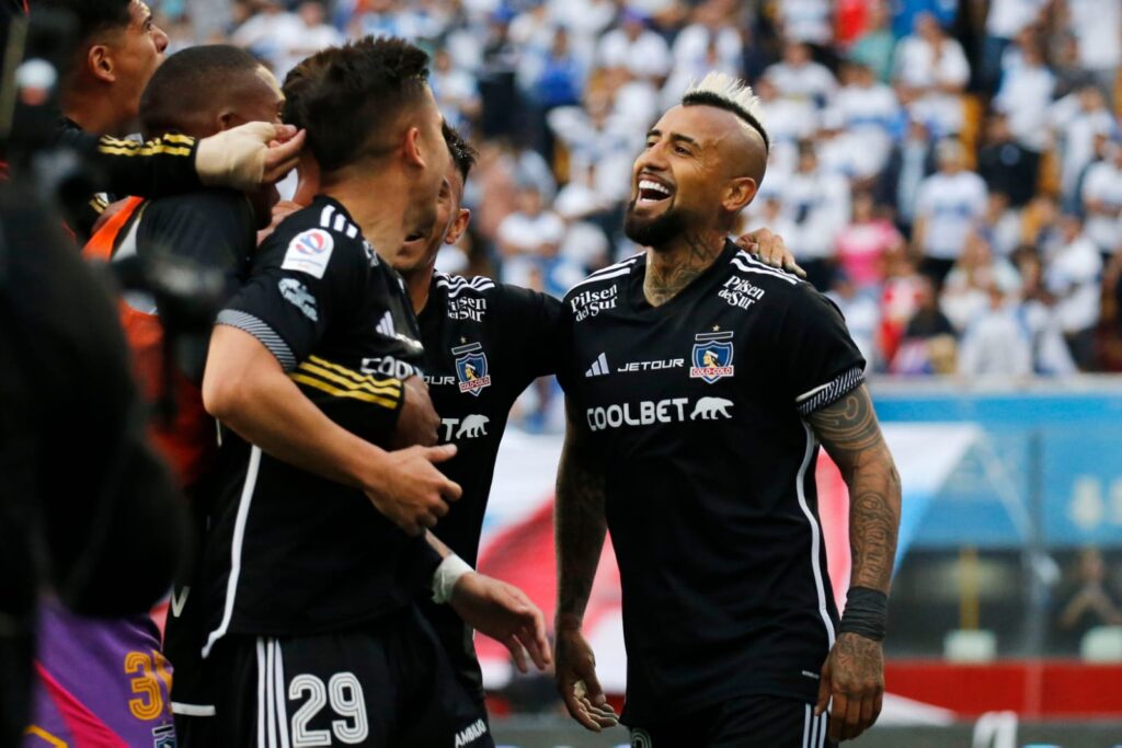 Arturo Vidal celebrando el gol frente a Universidad Católica.