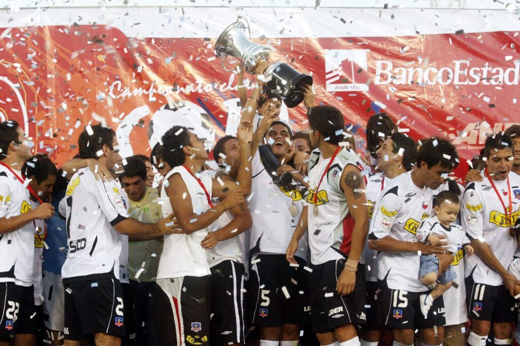 Colo-Colo celebrando la obtención del tetracampeonato en el torneo de Clausura 2007