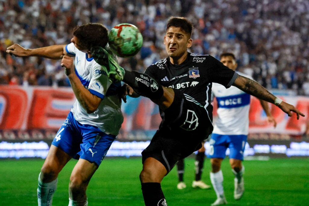 Primer plano a Guillermo Paiva con camiseta de Colo-Colo