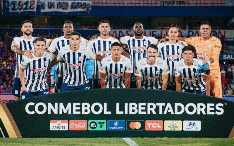 Primer plano a la Formación de Alianza Lima por Copa Libertadores.