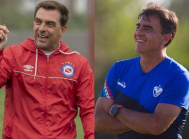 Primer plano a Pablo Guede y Gustavo Quinteros con indumentaria de Argentinos Juniors y Vélez Sarsfield.