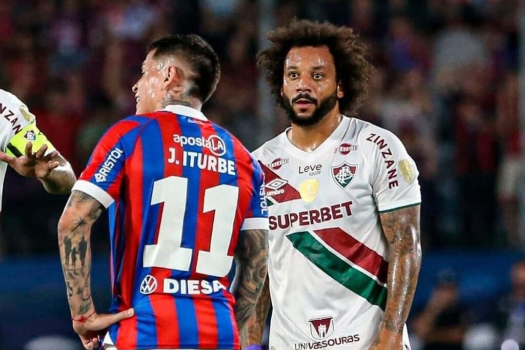 Primer plano a Marcelo y Juan Manuel Iturbe durante el partido de Fluminense y Cerro Porteño