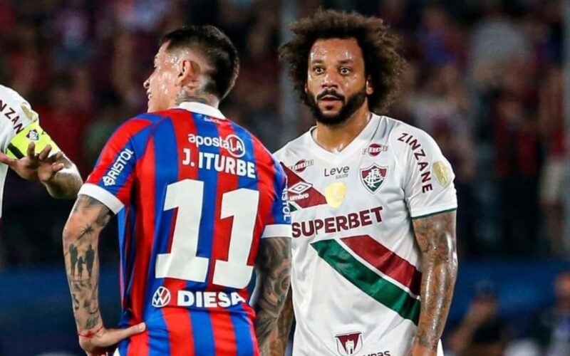 Primer plano a Marcelo y Juan Manuel Iturbe durante el partido de Fluminense y Cerro Porteño