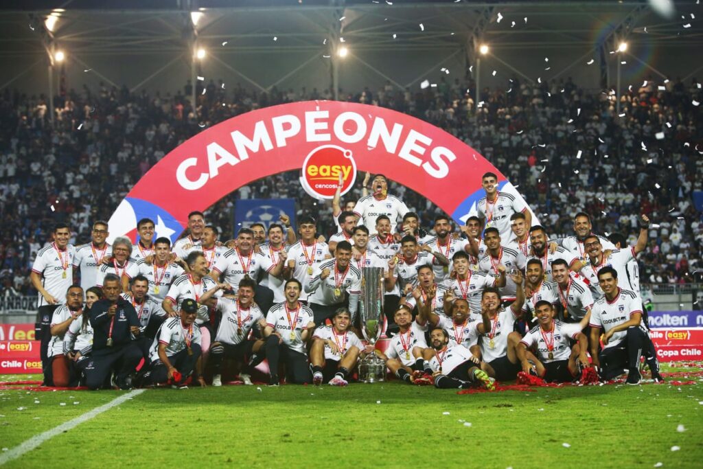 Colo-Colo celebrando su título de campeón de Copa Chile