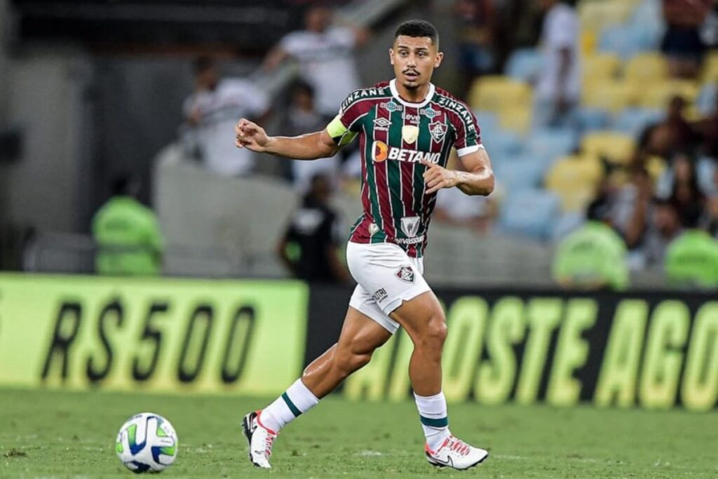 Primer plano a André con la camiseta de Fluminense