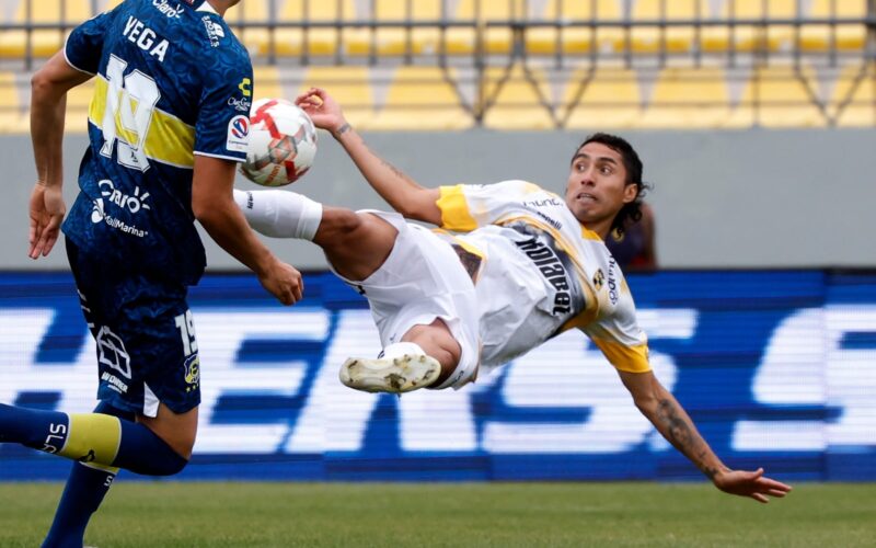 Luciano Cabral anota gol de tijera con Coquimbo Unido ante Everton