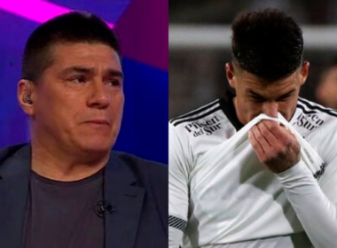 Primer plano al rostro de preocupación del ex futbolista profesional, Marcelo Vega, sumado a un cabizbajo jugador de Colo-Colo, Alan Saldivia, quien se tapa la nariz con su camiseta.
