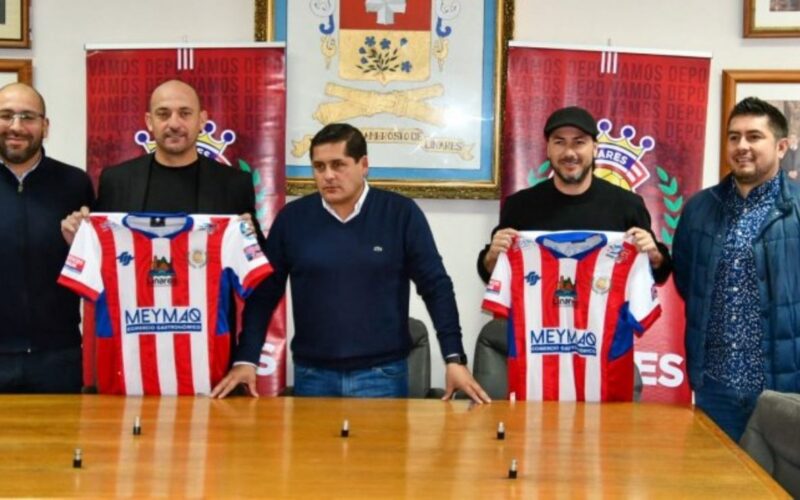 Eduardo Lobos y Jaime Valdés con la camiseta de Deportes Linares.