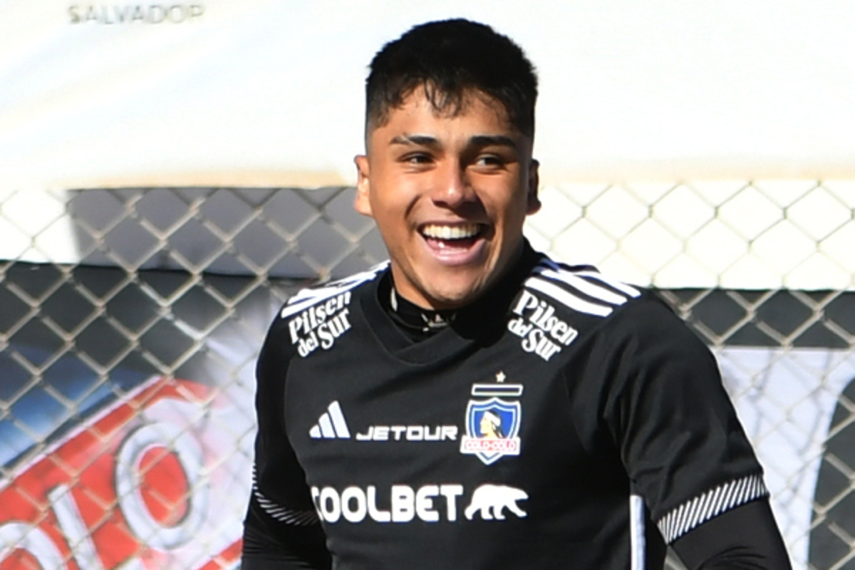 Primer plano de Damián Pizarro sonriente.
