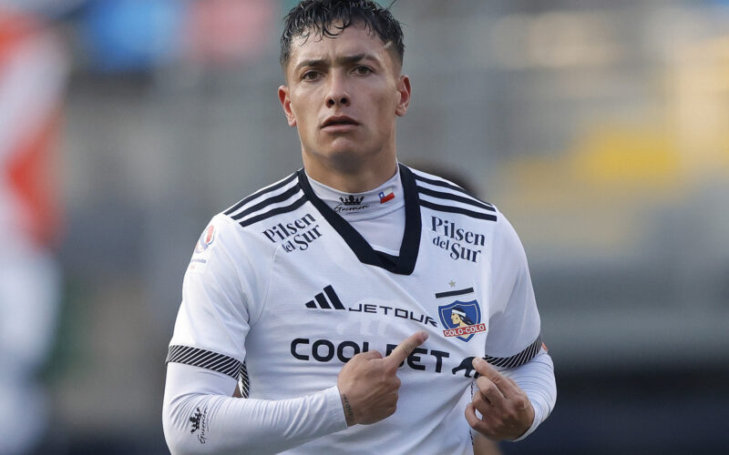Futbol, Audax Italiano vs Colo Colo. Fecha 12, campeonato Nacional 2024. El jugador de Colo Colo Cristian Zavala, izquierda, celebra su gol contra Audax Italiano durante el partido de primera division disputado en el estadio Bicentenario La Florida, en Santiago, Chile. 12/05/2024 Felipe Zanca/Photosport Football, Audax Italiano vs Colo Colo. 12th turn, 2024 National Championship. Colo ColoÕs player Cristian Zavala, left, celebrates after scoring against Audax Italiano during the first division match held at the Bicentenario La Florida stadium in Santiago, Chile. 12/05/2024 Felipe Zanca/Photosport