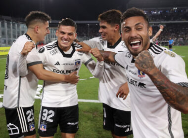 Futbol, Colo Colo vs Cerro Porteño. Fase de grupos, Copa Libertadores 2024. El jugador de Colo Colo Lucas Cepeda, derecha, celebra su gol contra Cerro Porteño durante el partido de copa libertadores por el grupo A disputado en el estadio Monumental en Santiago, Chile. 03/04/2024 Pepe Alvujar/Photosport Football, Colo Colo vs Cerro Porteño. Group stage, Copa Libertadores 2024. Colo Colo's player Lucas Cepeda, right, celebrates his goal against Cerro Porteño during the copa libertadores match for group A at the Monumental stadium in Santiago, Chile. 03/04/2024 Pepe Alvujar/Photosport