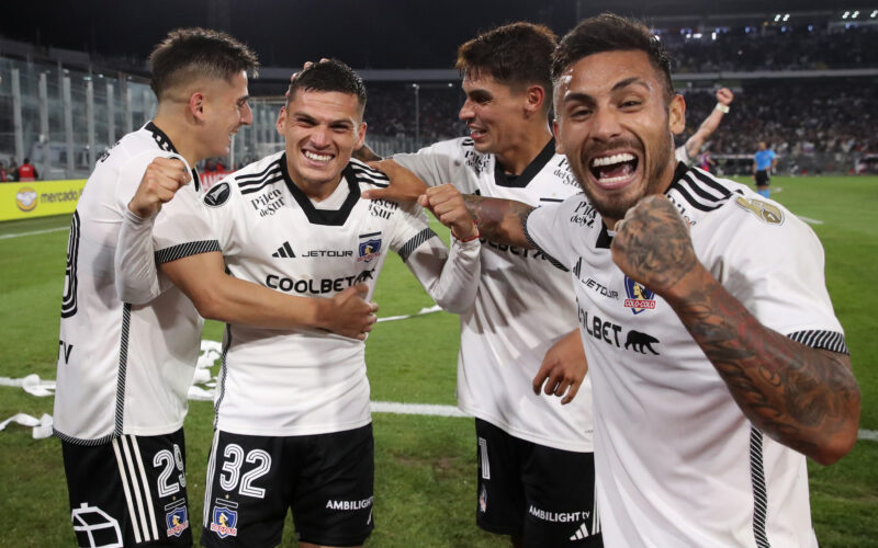 Futbol, Colo Colo vs Cerro Porteño. Fase de grupos, Copa Libertadores 2024. El jugador de Colo Colo Lucas Cepeda, derecha, celebra su gol contra Cerro Porteño durante el partido de copa libertadores por el grupo A disputado en el estadio Monumental en Santiago, Chile. 03/04/2024 Pepe Alvujar/Photosport Football, Colo Colo vs Cerro Porteño. Group stage, Copa Libertadores 2024. Colo Colo's player Lucas Cepeda, right, celebrates his goal against Cerro Porteño during the copa libertadores match for group A at the Monumental stadium in Santiago, Chile. 03/04/2024 Pepe Alvujar/Photosport