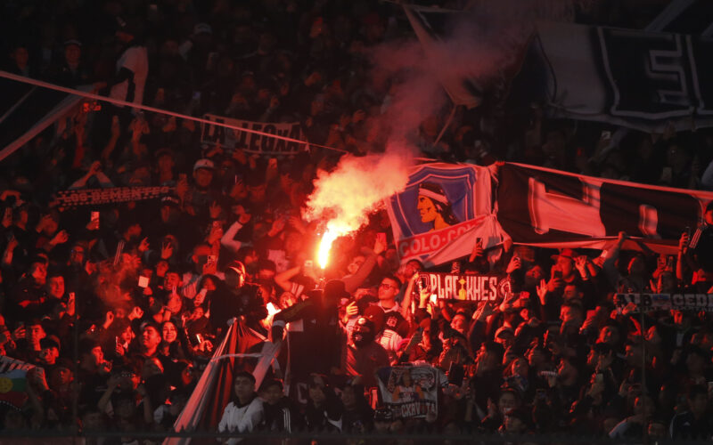 Hinchada de Colo-Colo en el Estadio Monumental