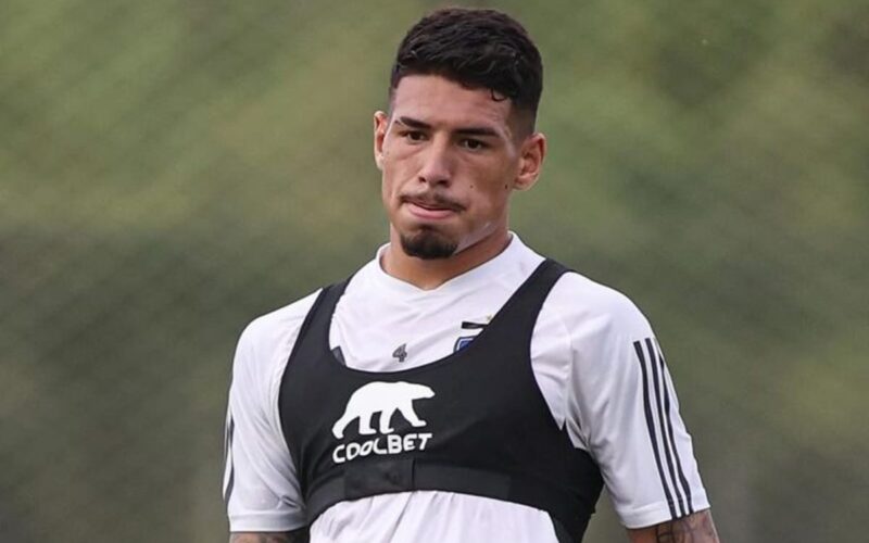 Primer plano a Alan Saldivia en un entrenamiento