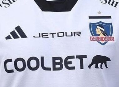 Primer plano a la camiseta de Colo-Colo 2024