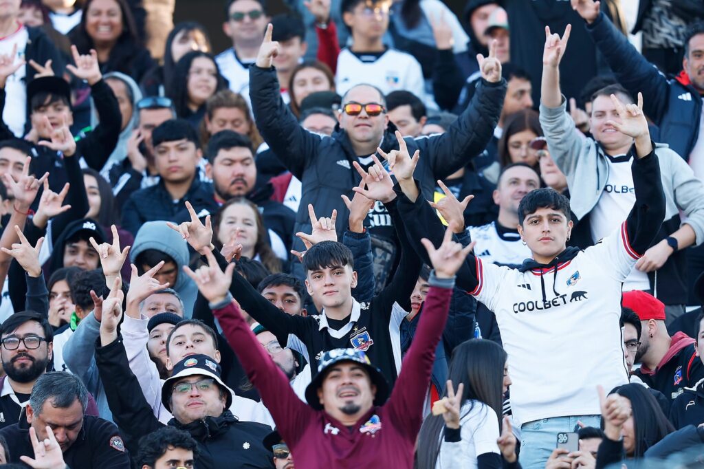 Hinchas de Colo-Colo en el Estadio Monumental.