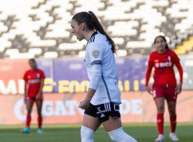 Isidora Olave celebrando su segundo gol en el partido de Colo-Colo frente a U. Católica