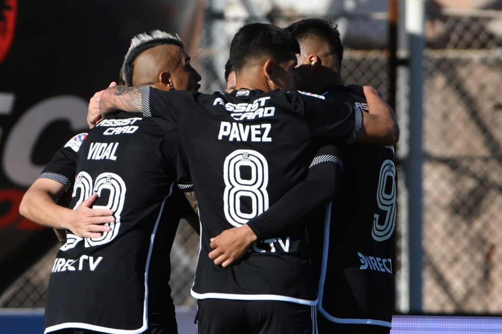 Jugadores de Colo-Colo celebrando un gol ante Cobresal