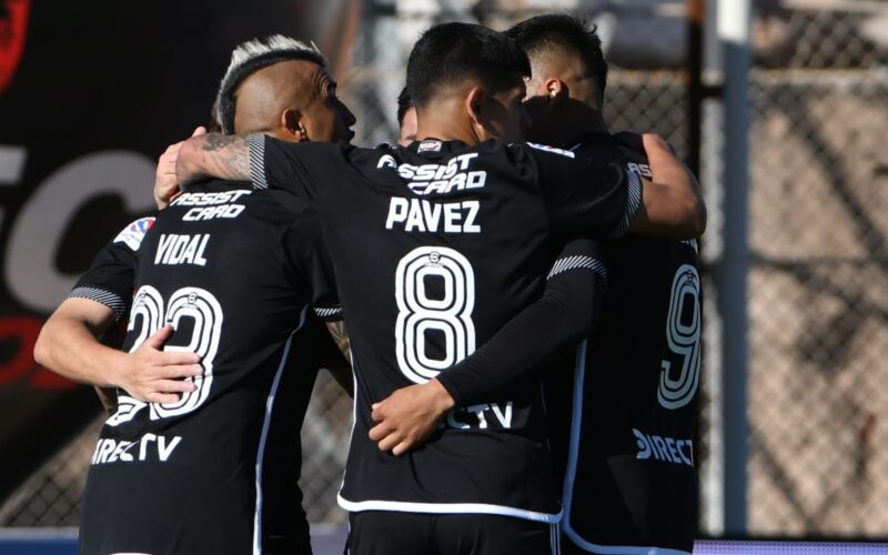 Jugadores de Colo-Colo celebrando un gol ante Cobresal