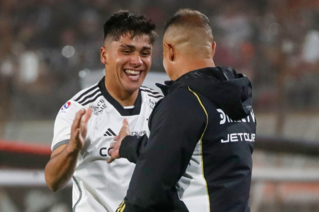 Damián Pizarro y el técnico de Colo-Colo, Jorge Almirón.