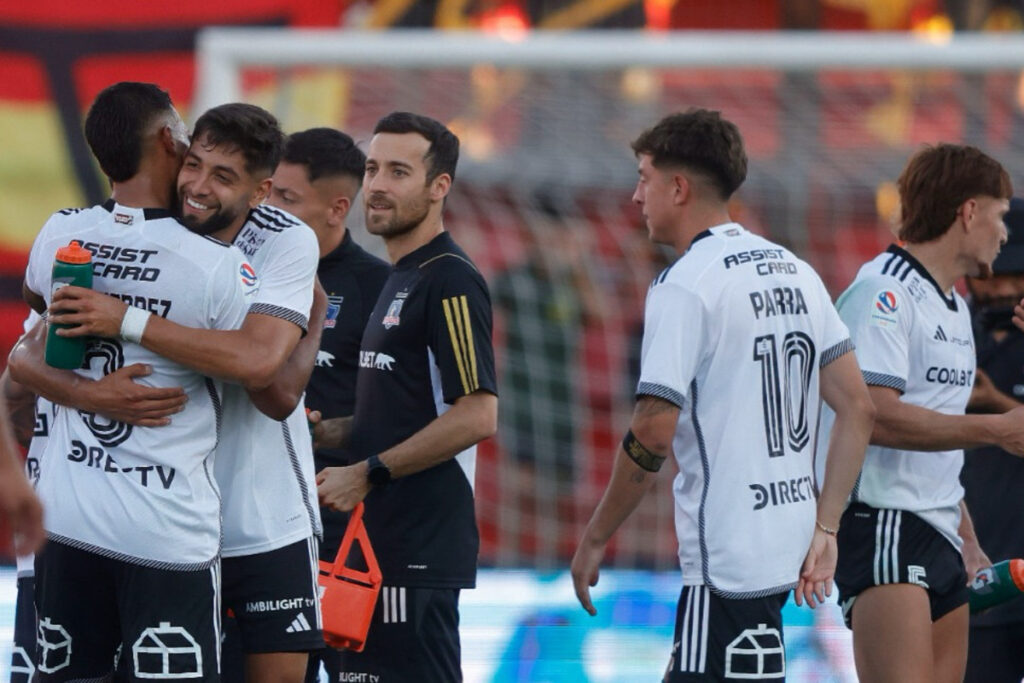 Jugadores de Colo-Colo tras el triunfo frente a Unión Española.