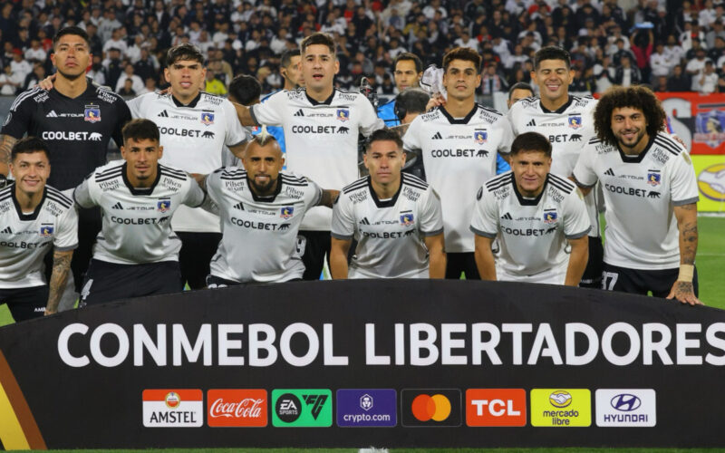 El plantel titular de Colo-Colo antes de disputar un duelo de Copa Libertadores 2024.