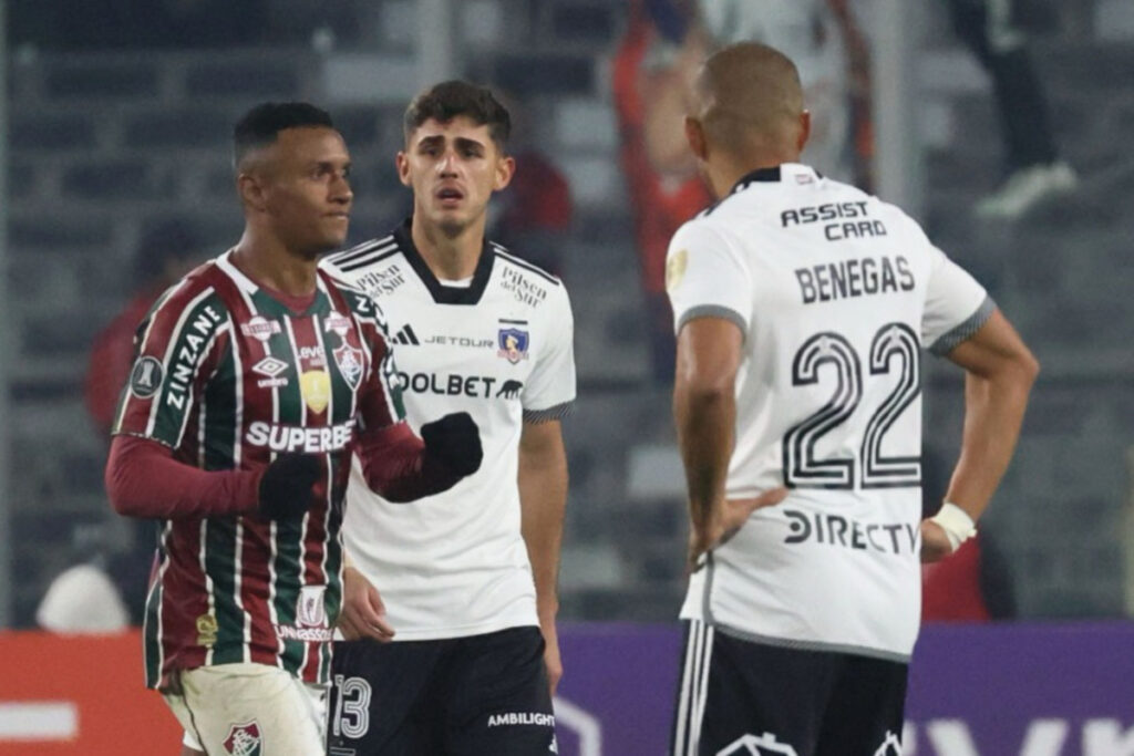Jugador Bruno Gutiérrez y Leandro Benegas en el duelo frente a Fluminense