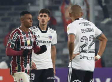 Jugador Bruno Gutiérrez y Leandro Benegas en el duelo frente a Fluminense