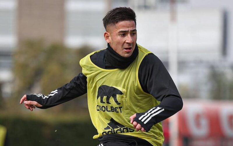 Primer plano a Guillermo Paiva durante un entrenamiento de Colo-Colo en el Estadio Monumental