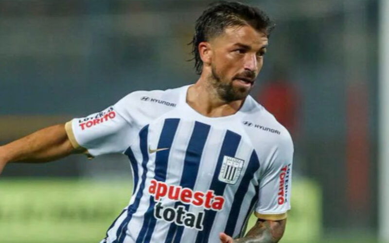 Primer plano al jugador de Alianza Lima, Gabriel Costa