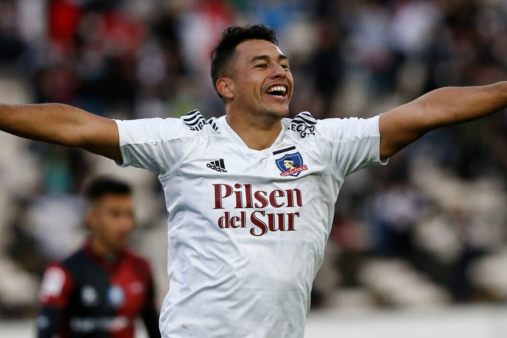 El ex jugador de Colo-Colo, Iván Morales, celebrando un gol.