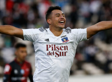 El ex jugador de Colo-Colo, Iván Morales, celebrando un gol.