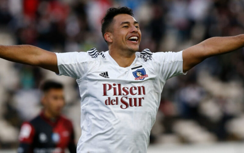 El ex jugador de Colo-Colo, Iván Morales, celebrando un gol.