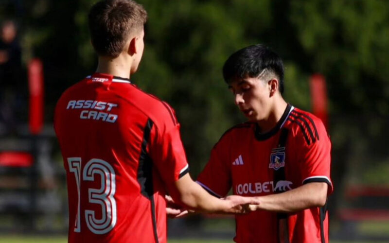 Sub-18 de Colo-Colo disputando el torneo Canteras de América.