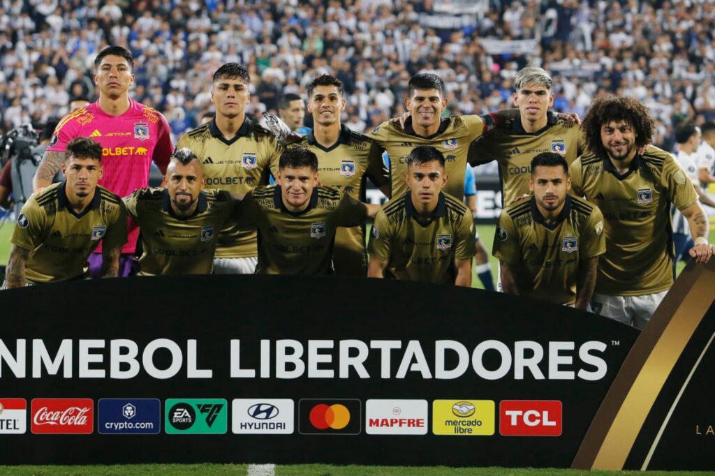 Formación de Colo-Colo en el partido frente a Alianza Lima en el Estadio Alejandro Villanueva.